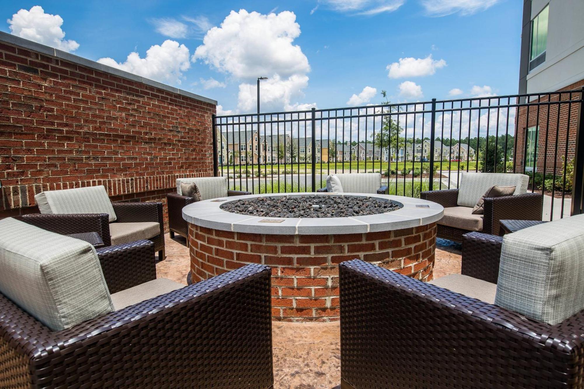 คอร์ตยาร์ด โคลัมเบีย เคซี Hotel Cayce ภายนอก รูปภาพ