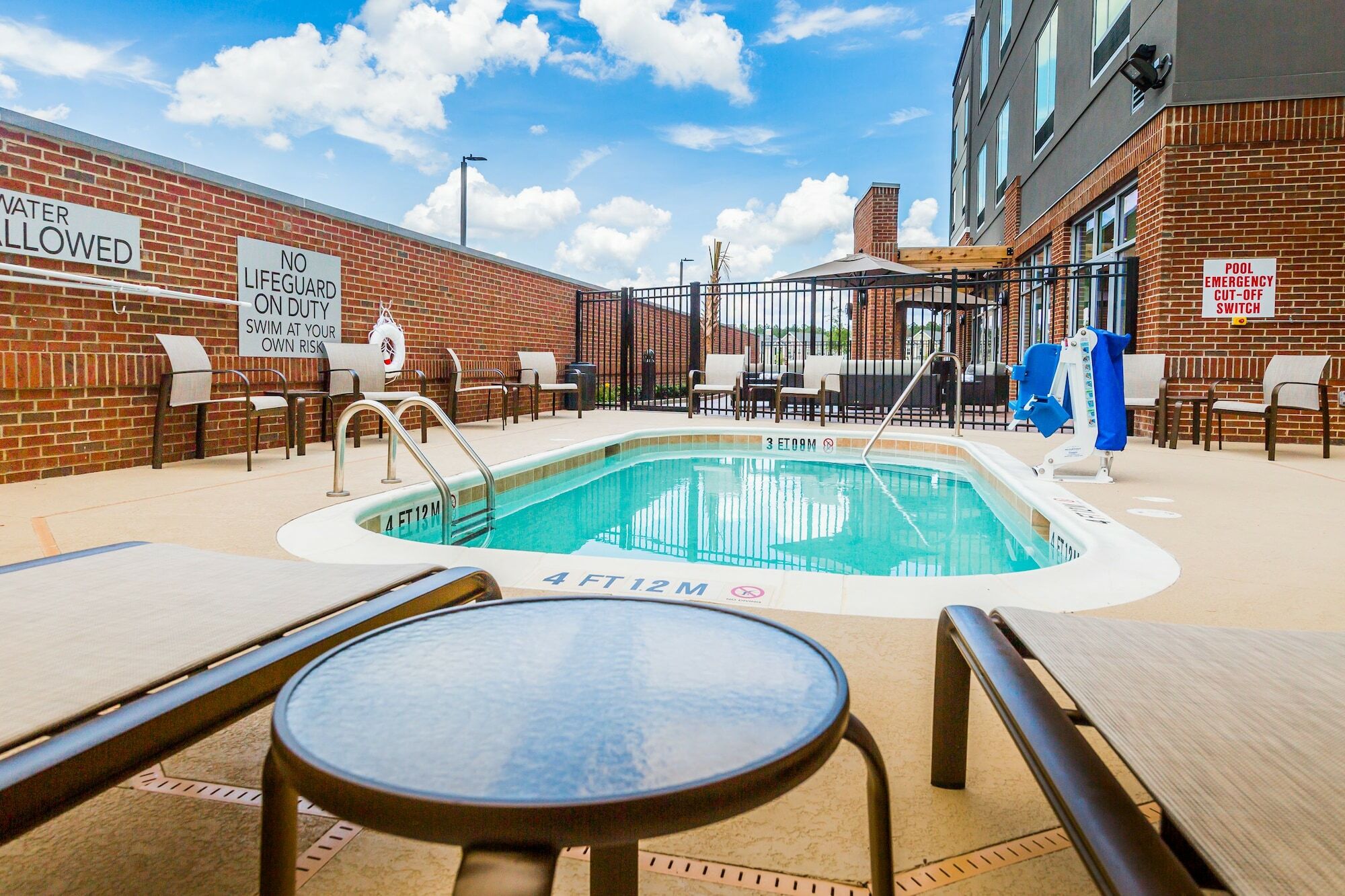 คอร์ตยาร์ด โคลัมเบีย เคซี Hotel Cayce ภายนอก รูปภาพ