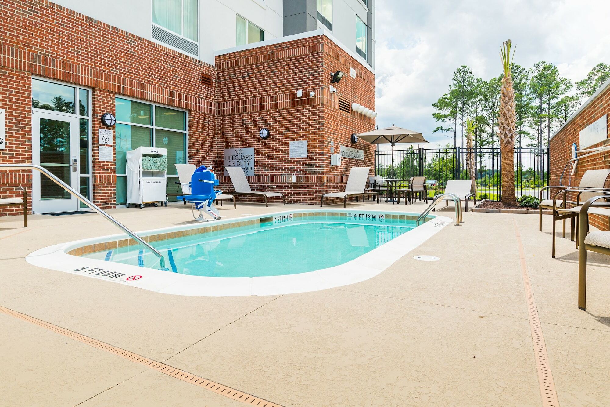 คอร์ตยาร์ด โคลัมเบีย เคซี Hotel Cayce ภายนอก รูปภาพ